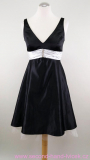 Černé saténové šaty se štrasovou ozdobou vel. 36