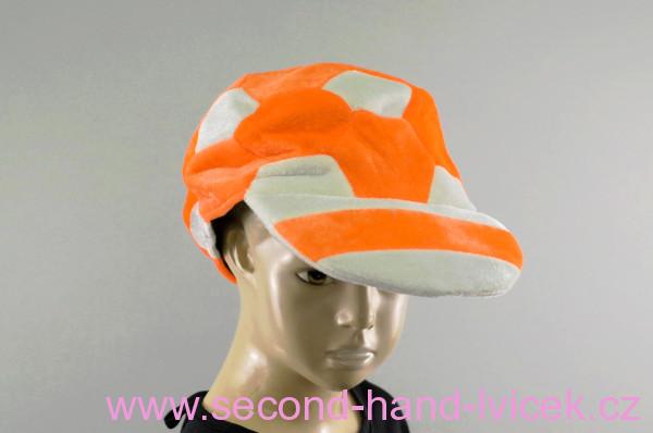 Oranžová fotbalová čepice s velkým kšiltem