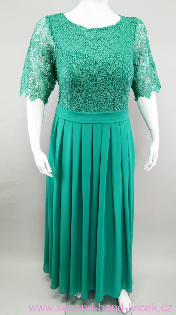 Dlouhé zelené společenské šaty s krajkou - obvod přes prsa  128-134 cm