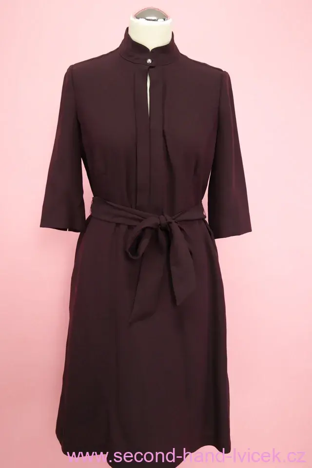HOBBS tmavě vínové šaty s páskem vel. 36