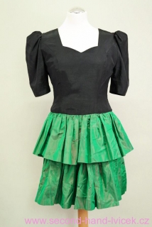 Karnevalové/společenské černé šaty se zelenou sukní