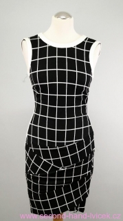 Černo-bílé kostkované úpletové šaty Karen Millen vel. 36