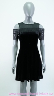 Sametové černé šaty s průstřihy na ramenou vel.36