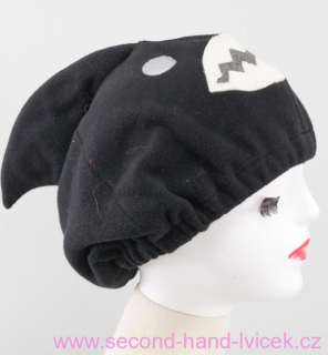 Flísová černá čepice na helmu žralok