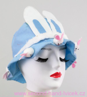 Jarní modrý klobouk s králíčky