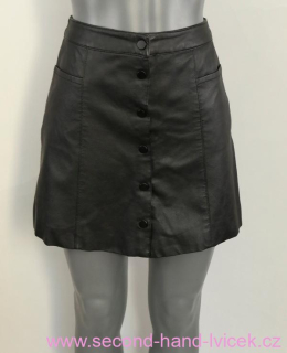 Černá koženková propínací sukně H&M vel. 36